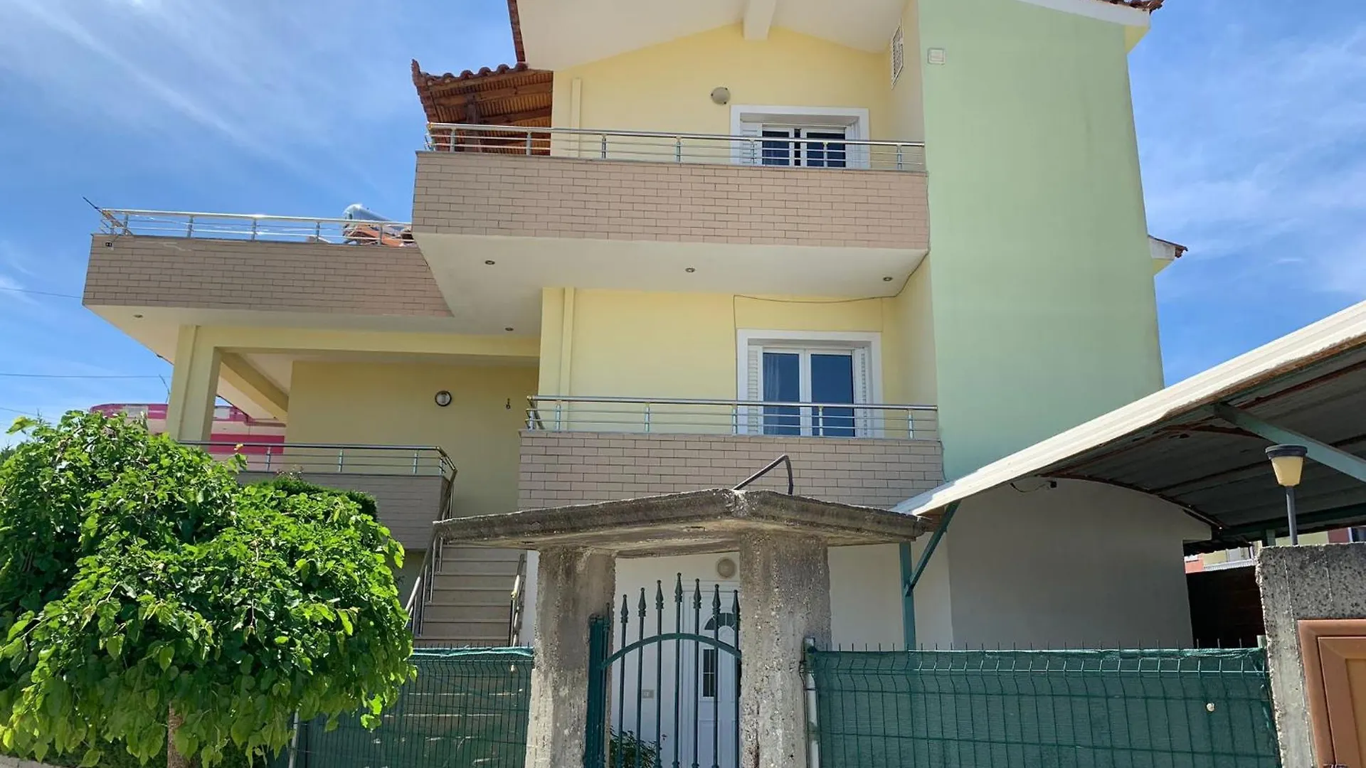 A 3-Floor Building With 4 Bedroom Near Beach Фиери 0*,  Албания